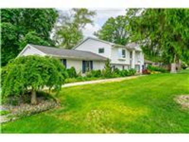 7436 Oak Bay Drive, White Lake, MI 48383