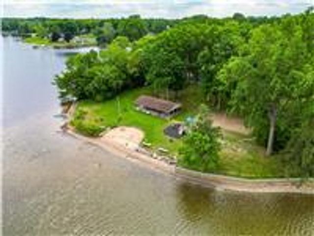 7436 Oak Bay Drive, White Lake, MI 48383