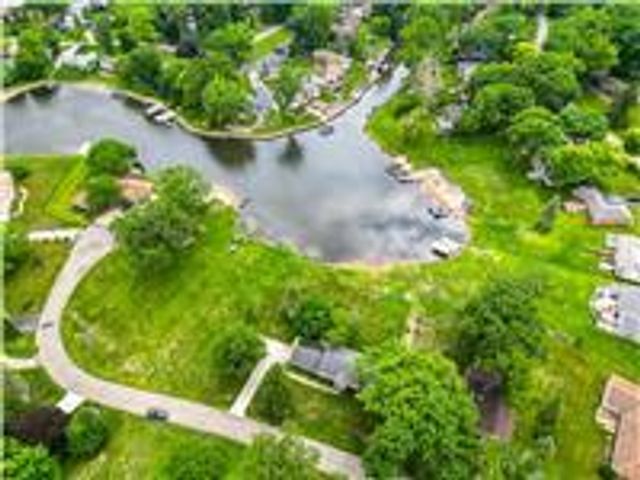 7436 Oak Bay Drive, White Lake, MI 48383