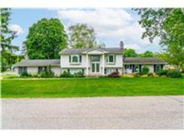 7436 Oak Bay Drive, White Lake, MI 48383