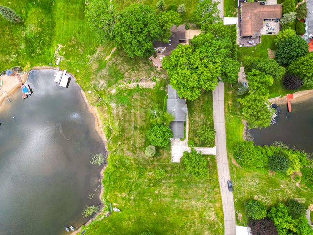 7436 Oak Bay Drive, White Lake, MI 48383