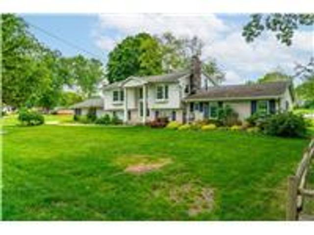 7436 Oak Bay Drive, White Lake, MI 48383