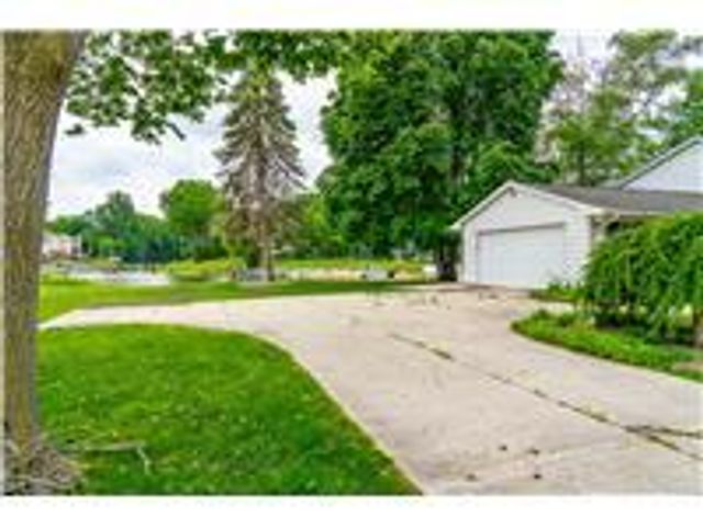 7436 Oak Bay Drive, White Lake, MI 48383