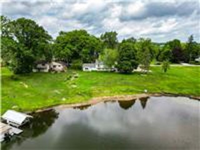 7436 Oak Bay Drive, White Lake, MI 48383