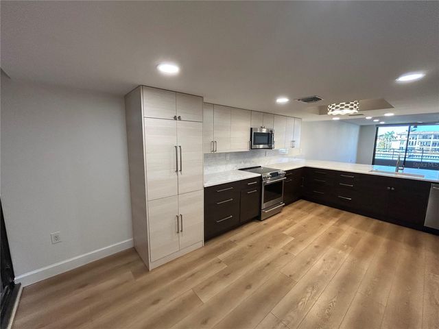 6260 KIPPS COLONY COURT 203, Gulfport, FL 33707