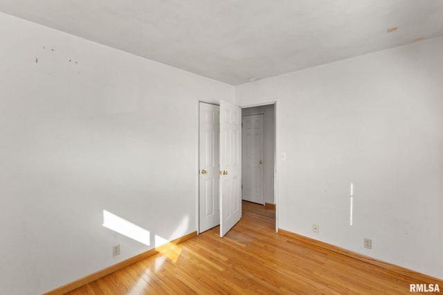 1212 Meadow Lane Drive, Bettendorf, IA 52722