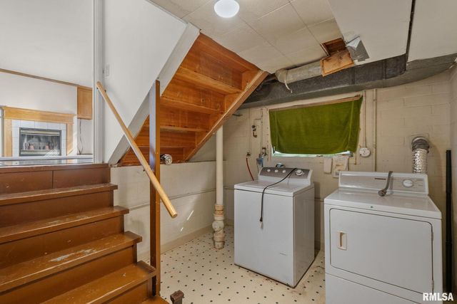 1212 Meadow Lane Drive, Bettendorf, IA 52722