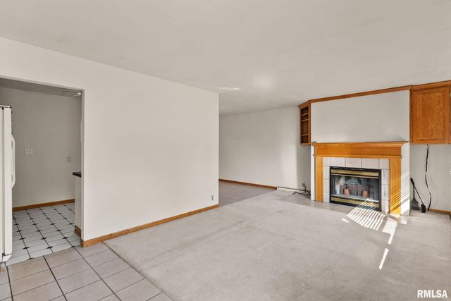 1212 Meadow Lane Drive, Bettendorf, IA 52722