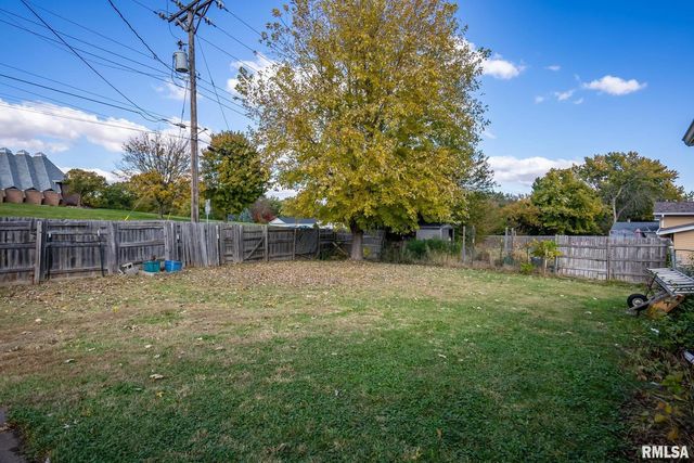 1212 Meadow Lane Drive, Bettendorf, IA 52722