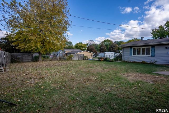 1212 Meadow Lane Drive, Bettendorf, IA 52722