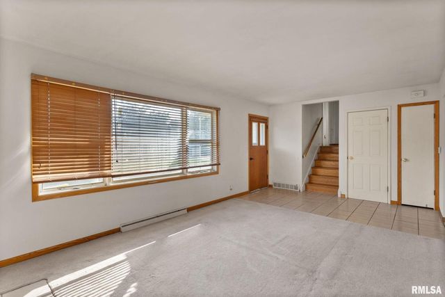 1212 Meadow Lane Drive, Bettendorf, IA 52722