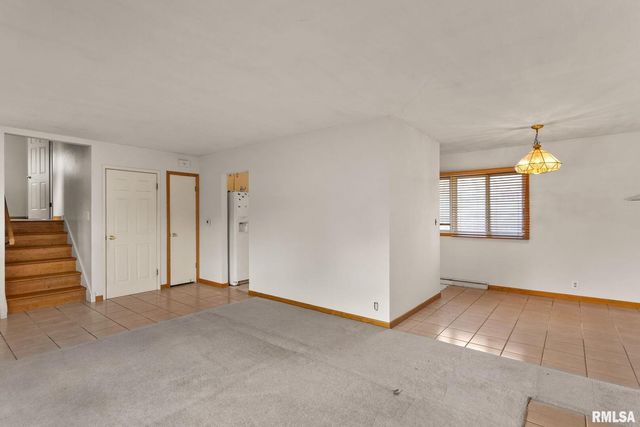 1212 Meadow Lane Drive, Bettendorf, IA 52722