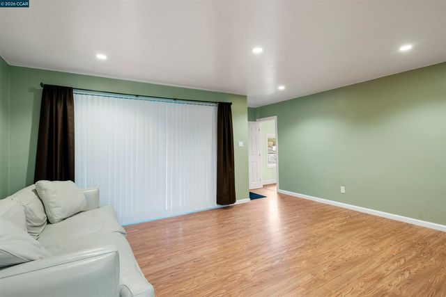 42 Hillcrest Ave, Pittsburg, CA 94565