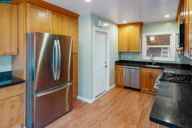 42 Hillcrest Ave, Pittsburg, CA 94565