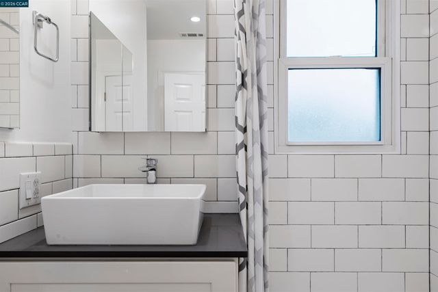 42 Hillcrest Ave, Pittsburg, CA 94565