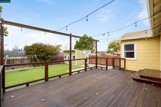 42 Hillcrest Ave, Pittsburg, CA 94565