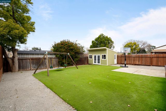 42 Hillcrest Ave, Pittsburg, CA 94565