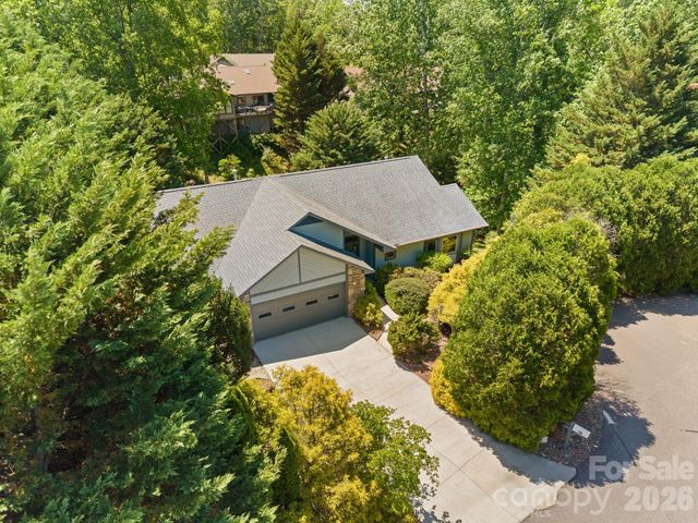 16 Zachary Ridge Road, Asheville, NC 28804