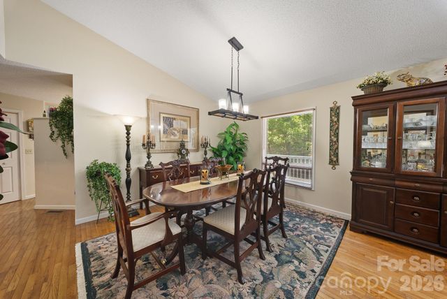 16 Zachary Ridge Road, Asheville, NC 28804