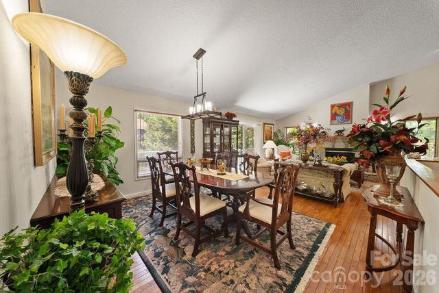 16 Zachary Ridge Road, Asheville, NC 28804