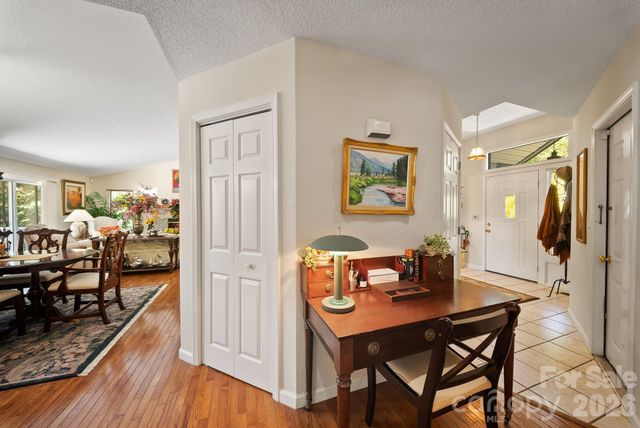 16 Zachary Ridge Road, Asheville, NC 28804