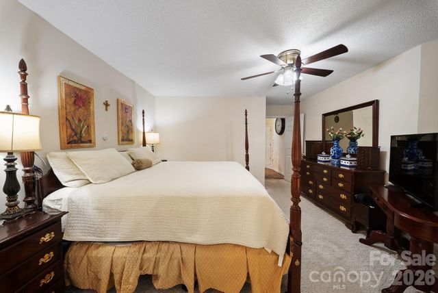 16 Zachary Ridge Road, Asheville, NC 28804