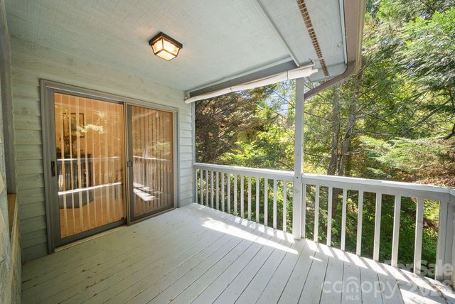 16 Zachary Ridge Road, Asheville, NC 28804