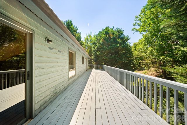 16 Zachary Ridge Road, Asheville, NC 28804
