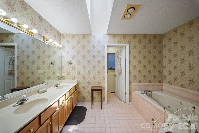 16 Zachary Ridge Road, Asheville, NC 28804