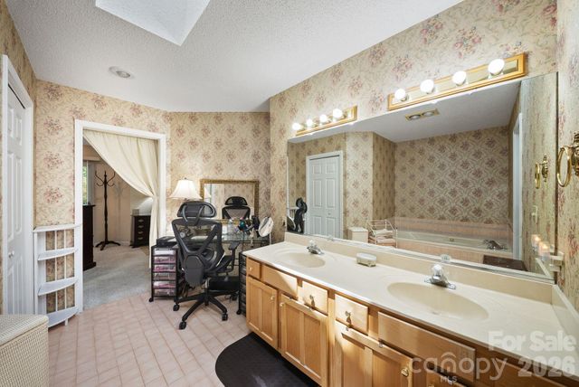 16 Zachary Ridge Road, Asheville, NC 28804