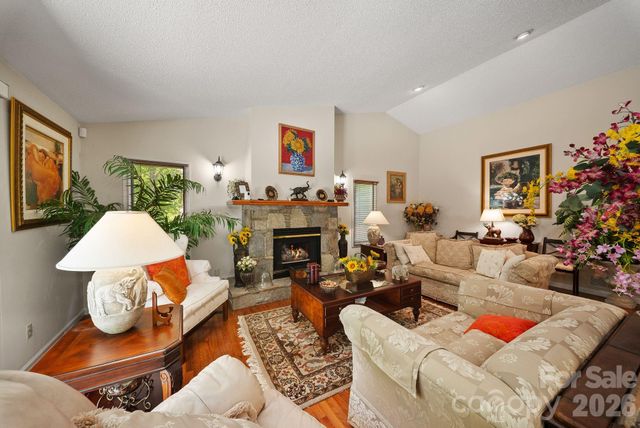 16 Zachary Ridge Road, Asheville, NC 28804