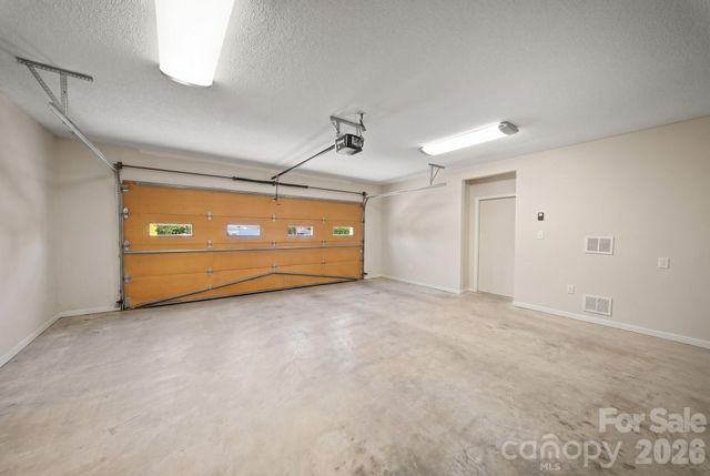 16 Zachary Ridge Road, Asheville, NC 28804