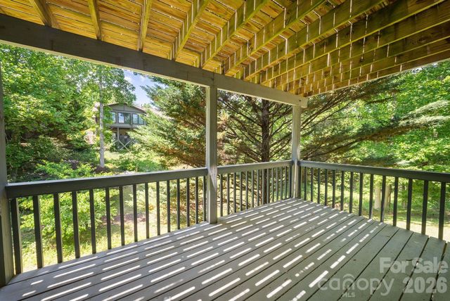 16 Zachary Ridge Road, Asheville, NC 28804