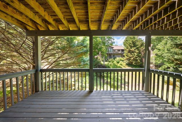 16 Zachary Ridge Road, Asheville, NC 28804