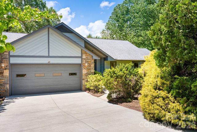 16 Zachary Ridge Road, Asheville, NC 28804