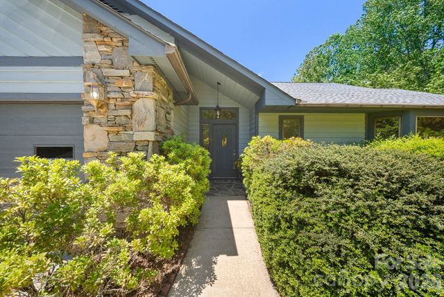 16 Zachary Ridge Road, Asheville, NC 28804