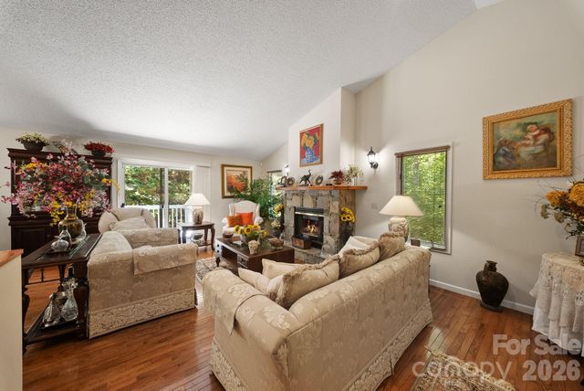16 Zachary Ridge Road, Asheville, NC 28804