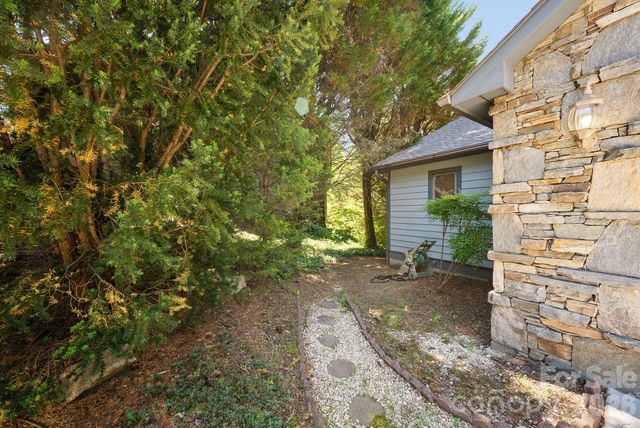16 Zachary Ridge Road, Asheville, NC 28804