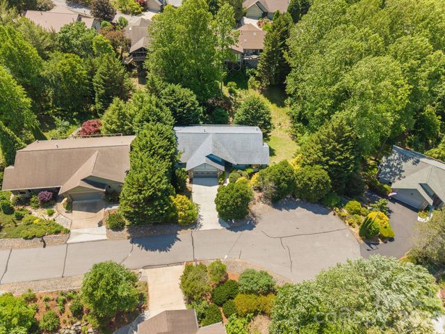16 Zachary Ridge Road, Asheville, NC 28804