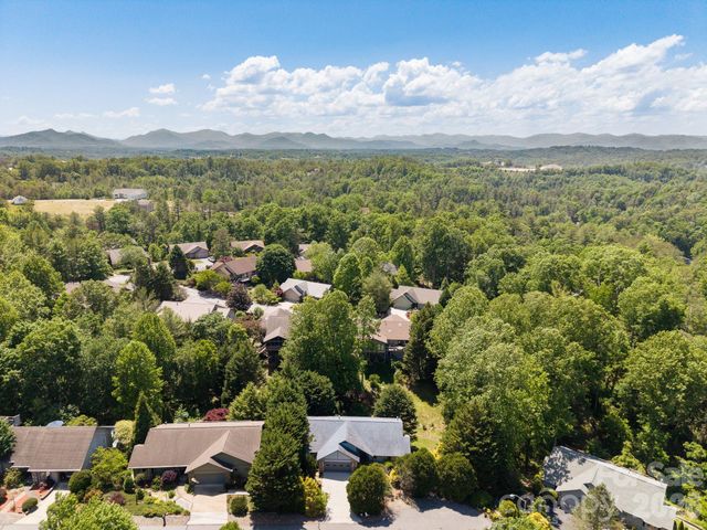 16 Zachary Ridge Road, Asheville, NC 28804