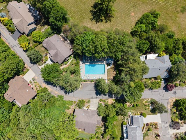 16 Zachary Ridge Road, Asheville, NC 28804