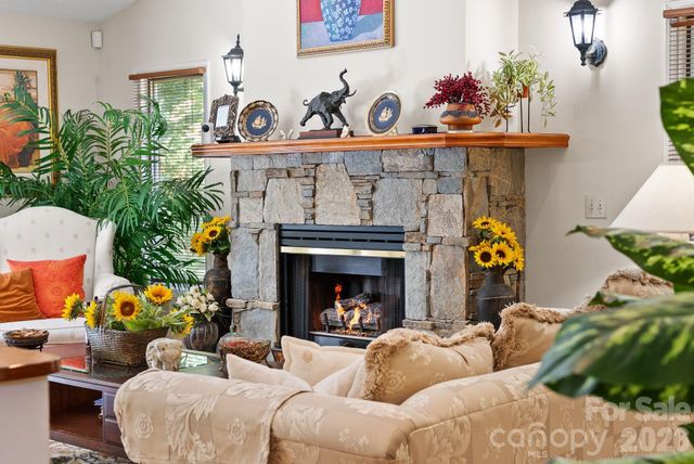 16 Zachary Ridge Road, Asheville, NC 28804