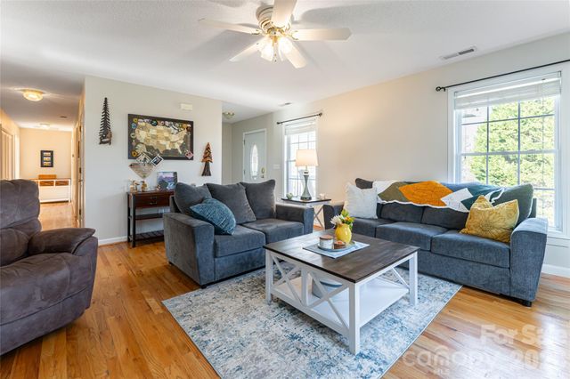 16 Kinsale Drive, Leicester, NC 28748