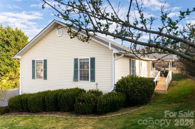 16 Kinsale Drive, Leicester, NC 28748