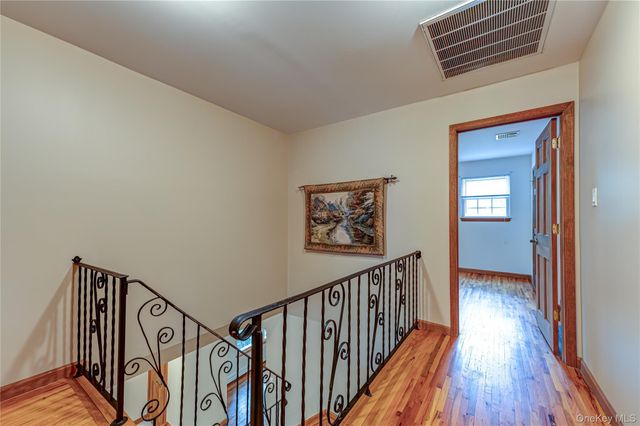 15 Washington Avenue, Miller Place, NY 11764