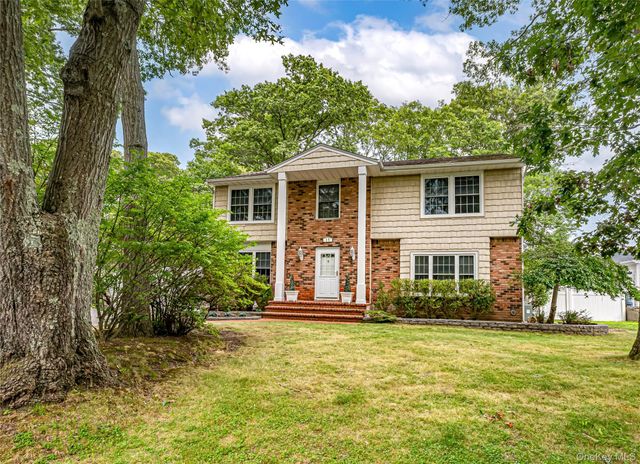 15 Washington Avenue, Miller Place, NY 11764
