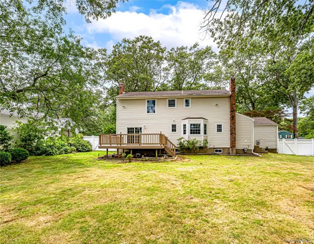 15 Washington Avenue, Miller Place, NY 11764