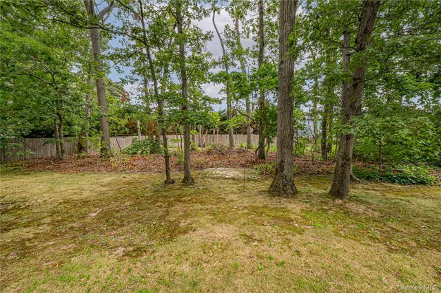 15 Washington Avenue, Miller Place, NY 11764
