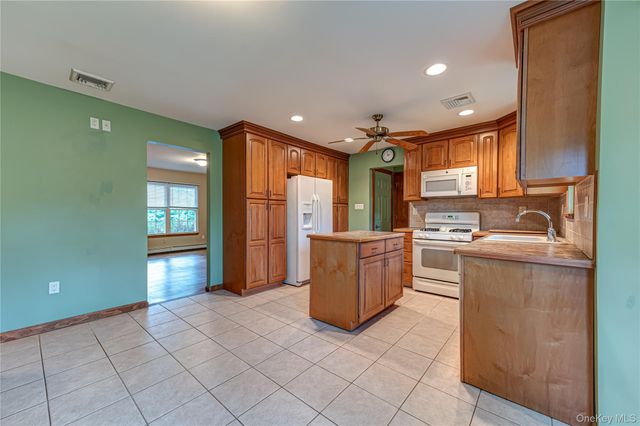 15 Washington Avenue, Miller Place, NY 11764