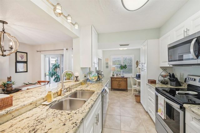 5647 SHEFFIELD GREENE CIRCLE 29, Sarasota, FL 34235